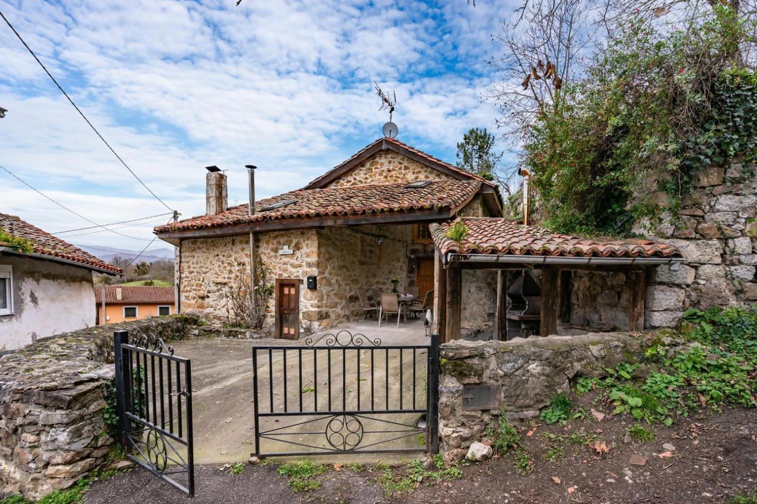 Casa Rural La Carrozal Senda Del Oso Orelleiru Eksteriør bilde