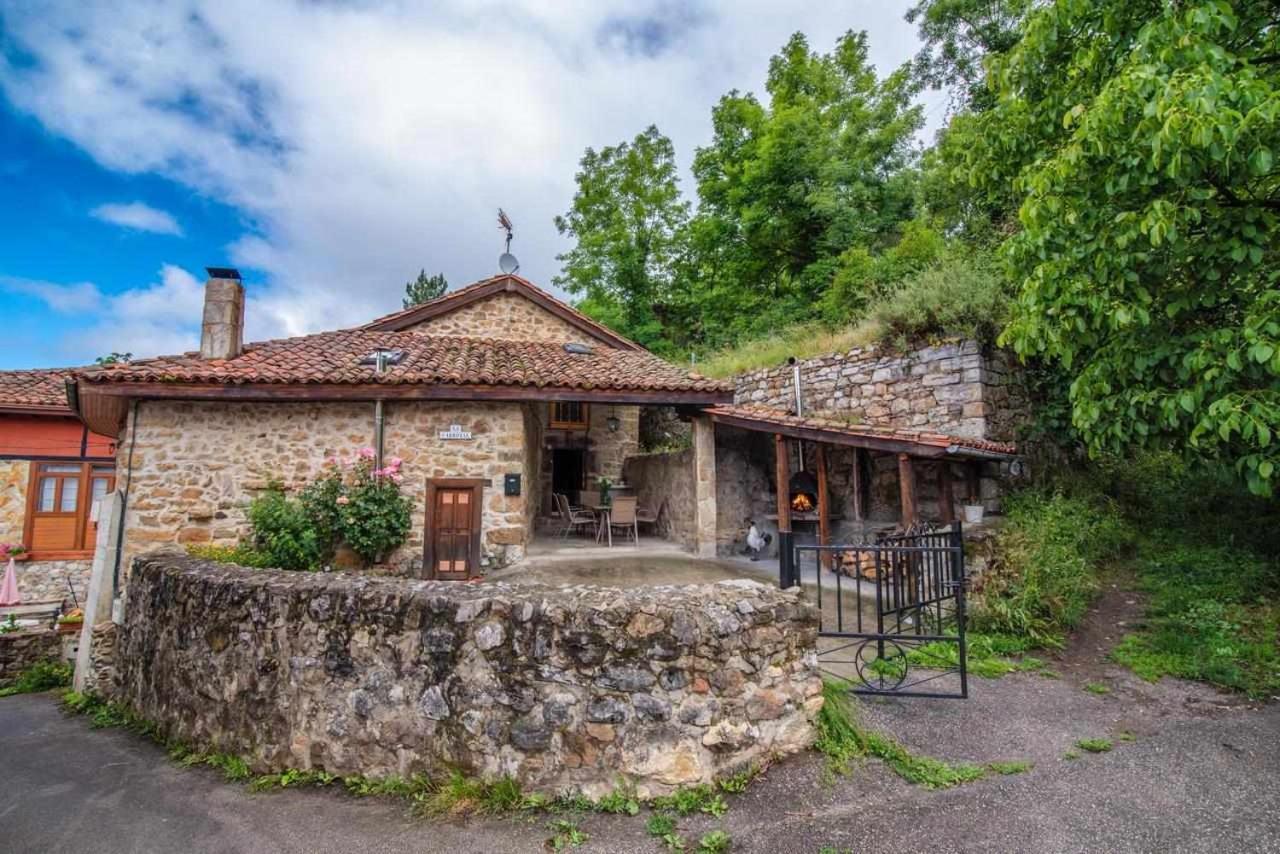 Casa Rural La Carrozal Senda Del Oso Orelleiru Eksteriør bilde